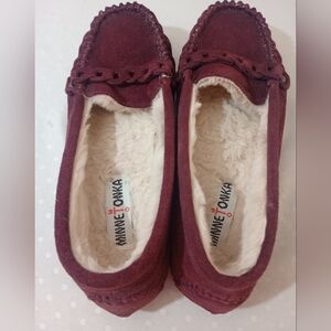 Minnetonka Women's Burgundy Moccasins